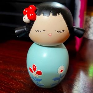 Momiji Vintage "Flowers" Figure